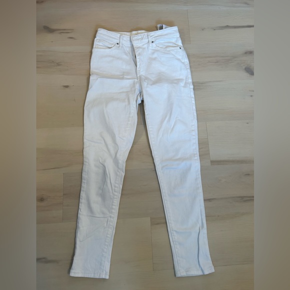 White Levi’s High-rise skinny jeans. Size 28 - Picture 2 of 5